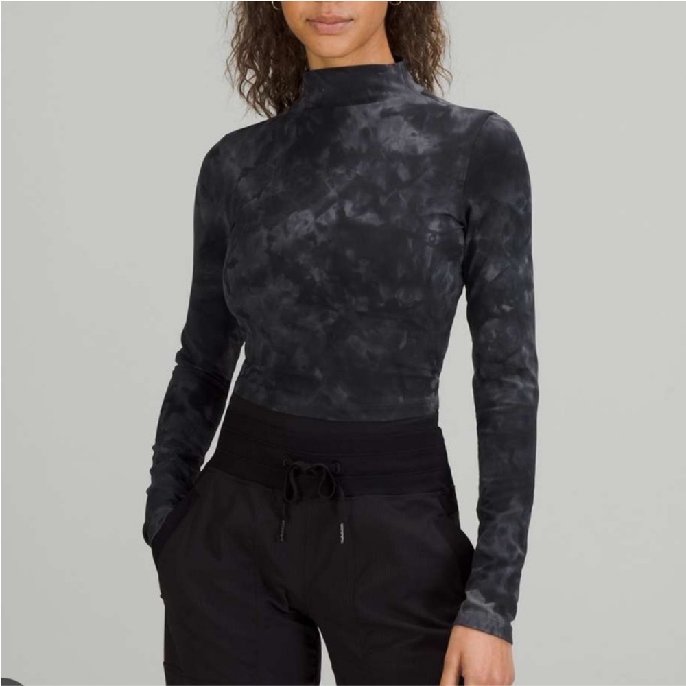 Lululemon All Aligned Mock Neck top
diamond dye pitch gray graphite grey